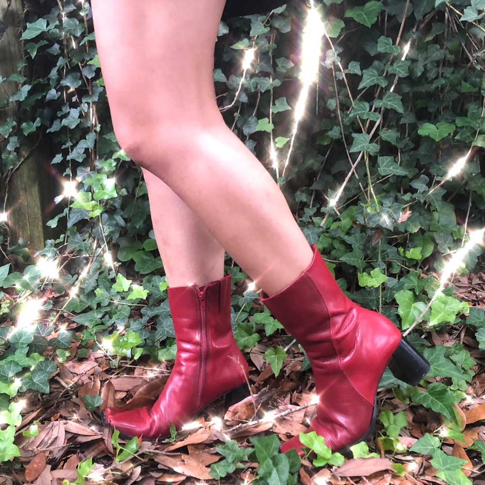 Vintage Cherry Red Boots 🍒